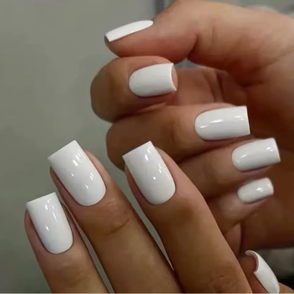 ✨White Short Press On Nails / 24 pcs Set - Picture 1 of 4